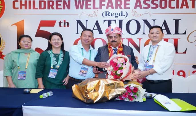 Delegates presenting a bouquet and memento on stage in front of the 15th National Council banner